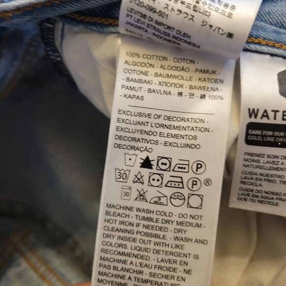 Levi's Premium Wedgie Button Fly Distressed Jeans Size 28 Light Wash - Picture 8 of 8